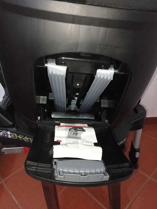 Cadeira Britax Römer Dualfix M i-Size – Gira 360° / Isofix / 61-105cm