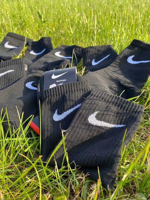 Wysokie skarpetki damskie i meskie Nike czarne