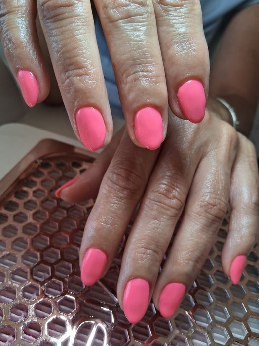 Manicure hybrydowy. Paznokcie hybrydowe.