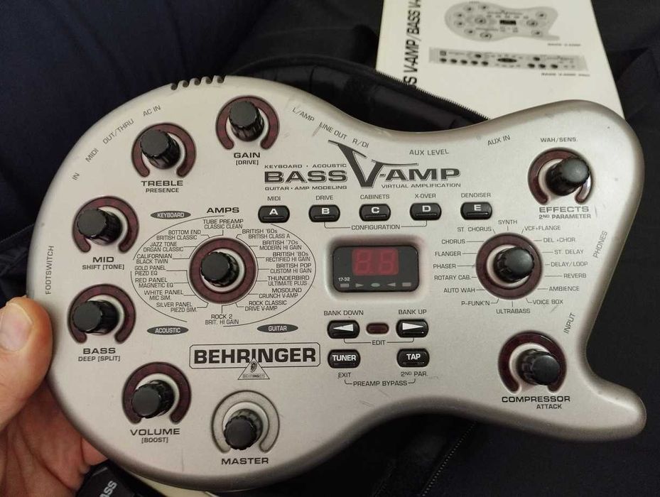 Pedaleira baixo Behringer Bass V-Amp