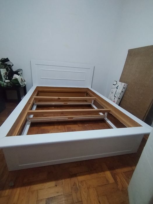 Cama de Casal em bom estado