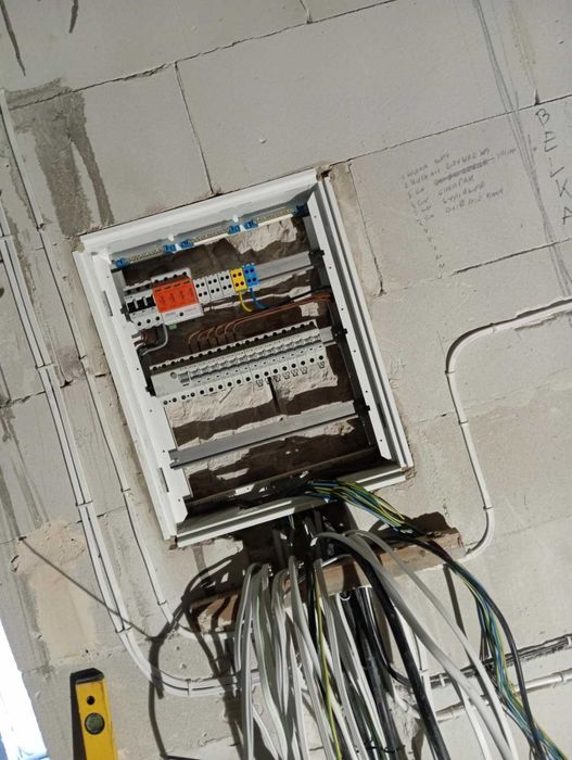 Elektryk/Instalacje Elektryczne/Monitoring/Pomiary/Usuwanie awarii