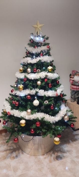 Árvore de Natal medida 1,80 só cor verde