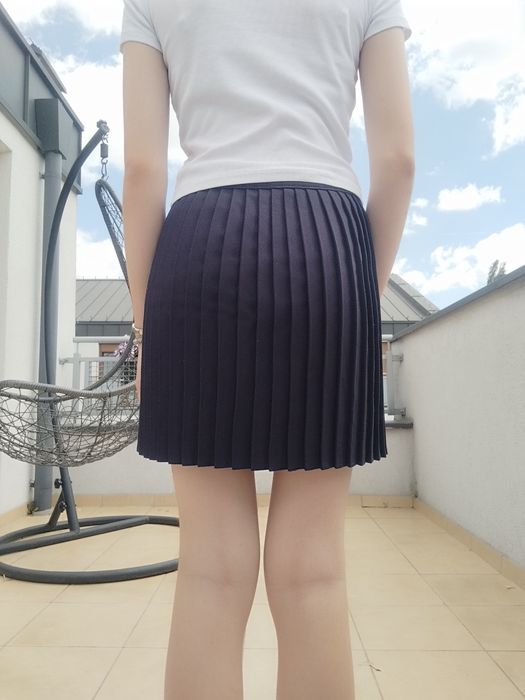 Granatowa spódniczka