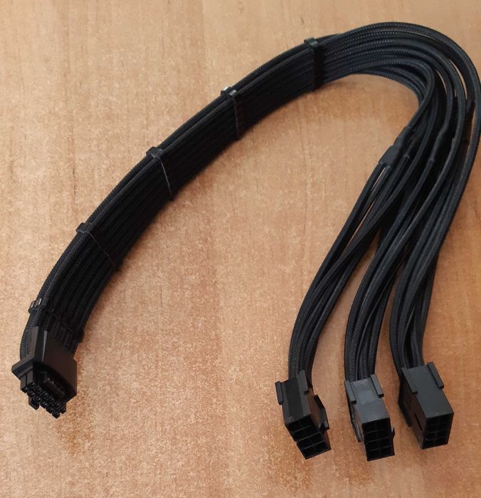 CableMod pro ModMesh 12VHPWR - PCIe 8-pin x3 [dł. 45 cm]