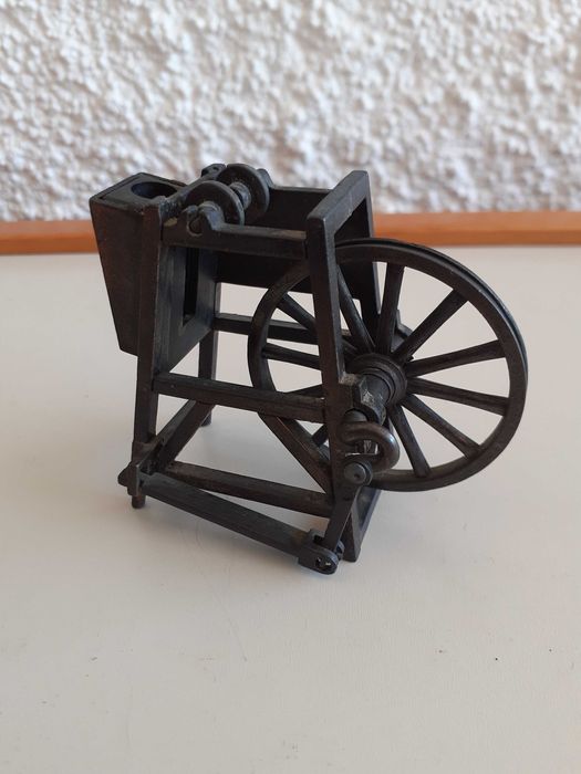 Pencil Sharpener Miniatures "Play Me" and "Hong-Kong"64552839674243123