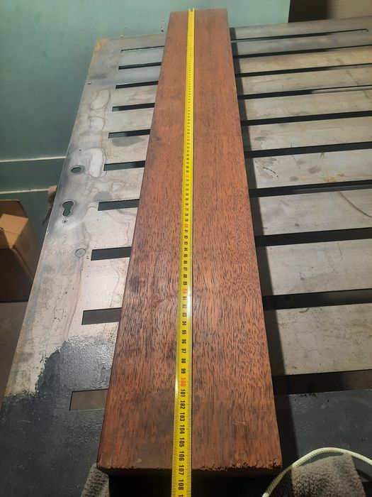 Drewno merbau grubość 52 mm długość 107 cm szer 15 cm.
