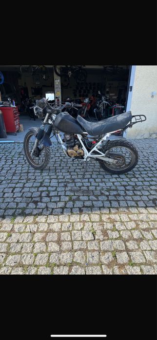 Lote de 2 skotter e 1 mota