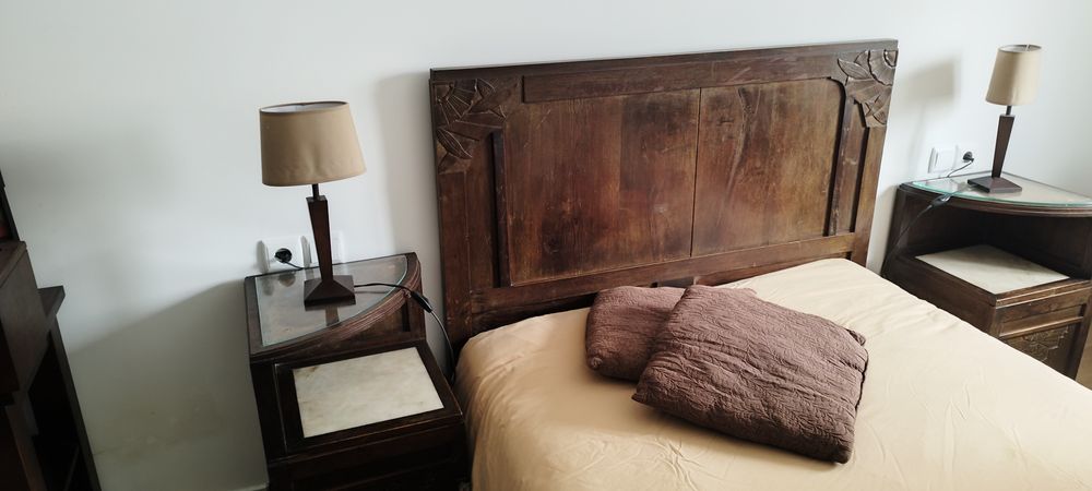 Cama 140cm  com mesa cabeceira e cómoda