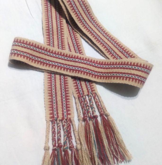 З овечої вовни ткані крайки.