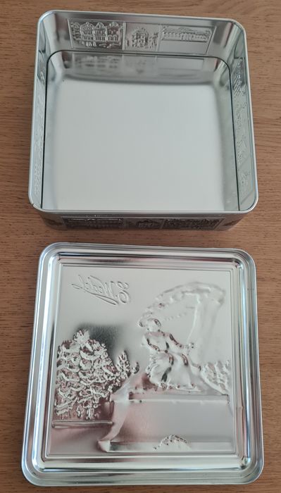 Caixa de lata com relevo WEDEL