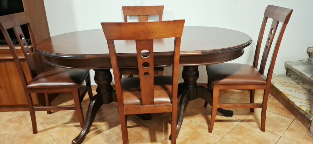 Vende-se  mesa de jantar.