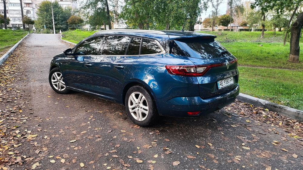 Продаю власний автомобіль Renault Megane IV