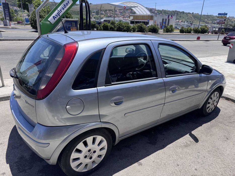 Opel Corsa 1.2 Twinport 2005 - só 101.400 km - IPO até 2027
