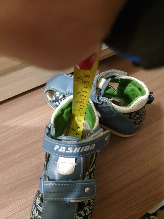 Віддам дитячі босоніжки , стелька 14