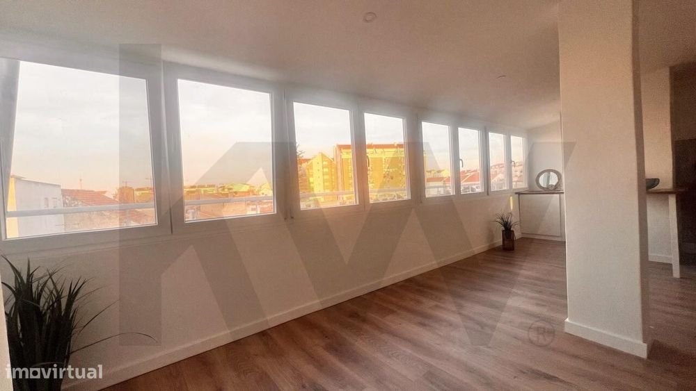 Apartamento T2 totalmente remodelado, centro/Baixa do Montijo, excelen