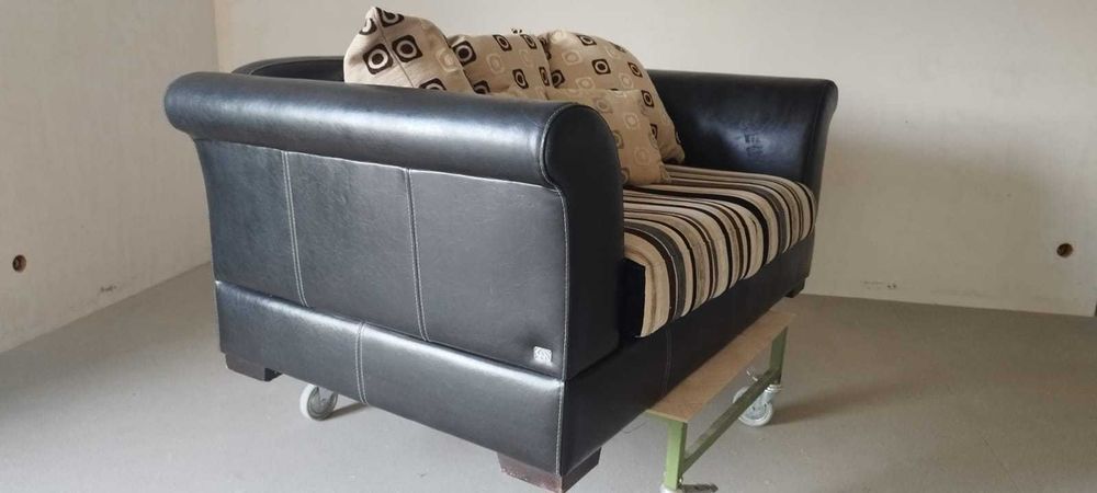 Sofa, kanapa z poduszkami