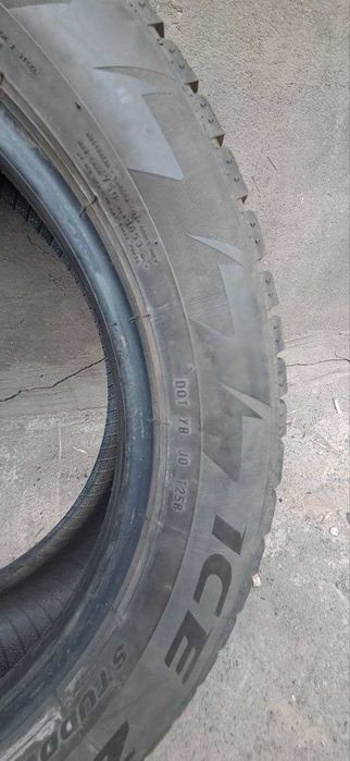 Автошини зимовi Pirelli Ice Zero  215/55 R17 98T