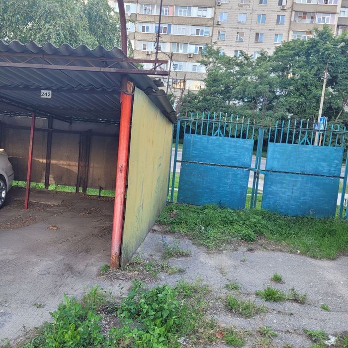 Стоянка. Парковка, крите місце.