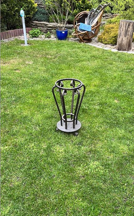 Kuty parasolnik (stojak na parasole), wysokość 52 cm, szerokość 25 cm