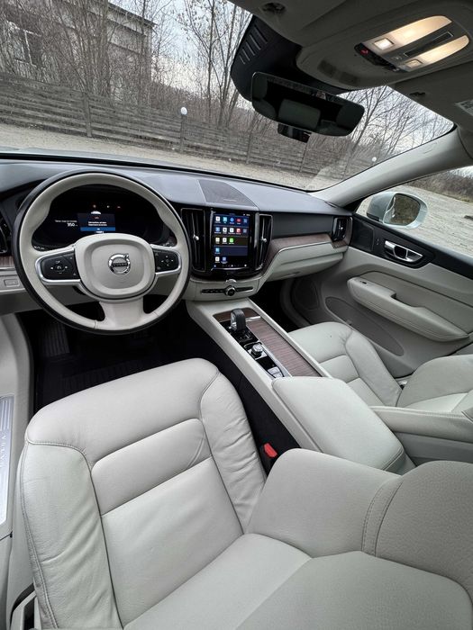 Продам Volvo XC60 В5 2021