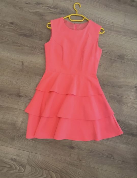 Neonowa różowa sukienka z falbankami rozmiar S/36 wesele, impreza, uro