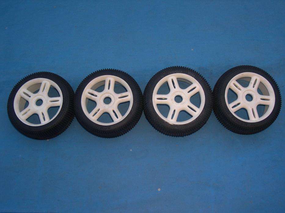 Pneus Medial Pro buggy 1/8 rc