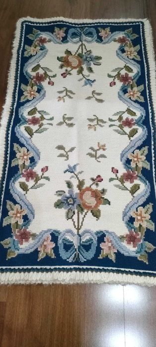 Conjunto de 3 tapetes arraiolos usado em bom estado 1,20m x 0,63m cada