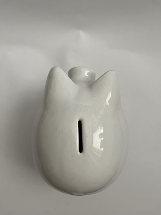Ceramiczna skarbonka świnka z lat 90. XX w.