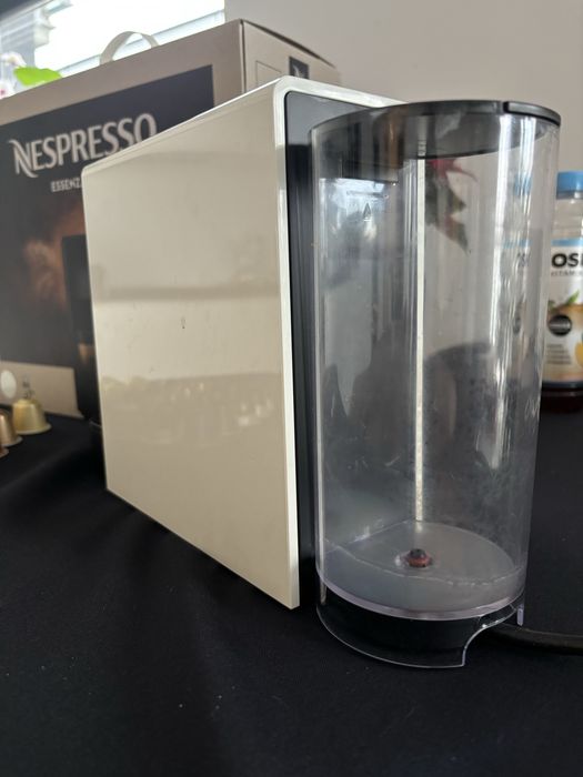 Ekspres do kawy Nespresso Essenza Mini + kapsułki