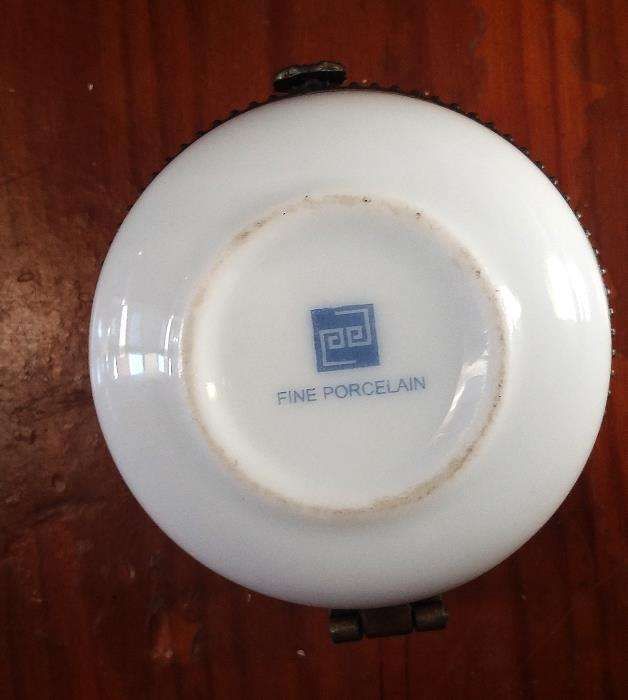 CAIXA c/ tampa em PORCELANA policromada