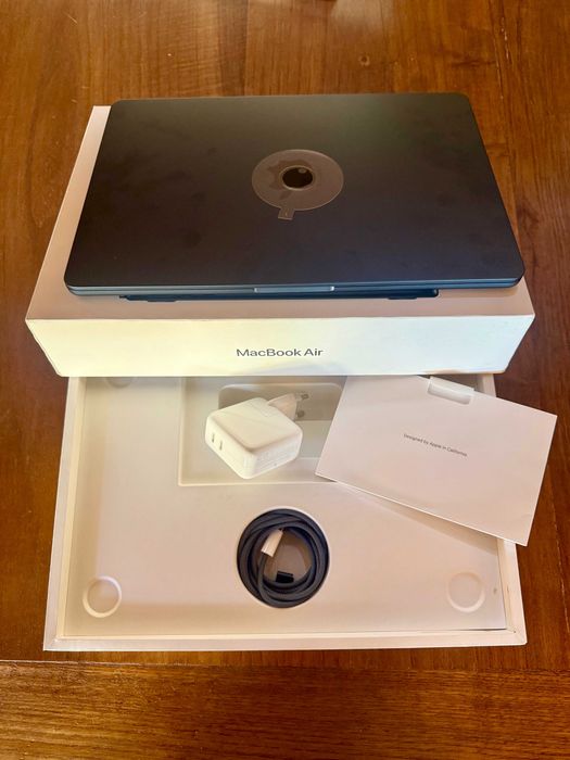 MacBook Air M2 2022 / 16GB RAM / 256GB SSD