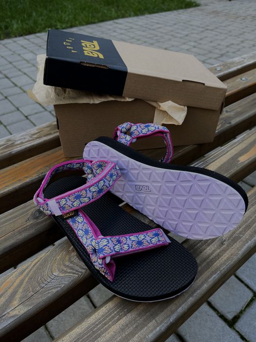 Продам дитячі,жіночі сандалі Teva