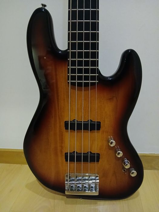 Baixo 5 cordas Fender Squier Deluxe Jazz Bass V Active, oferta de saco