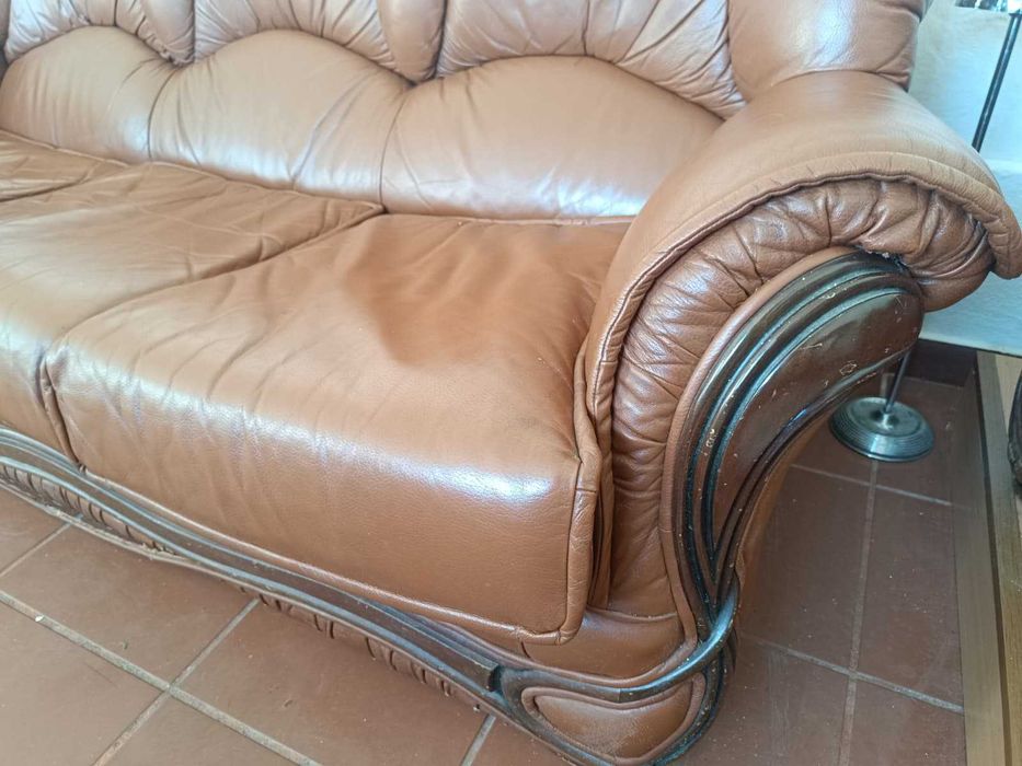 Conjunto 1 Sofá e 2 Poltronas Castanhas em Pele
