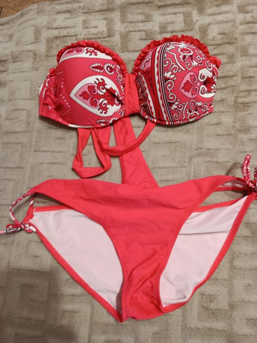 Stròj kąpielowy w stanie idealnym