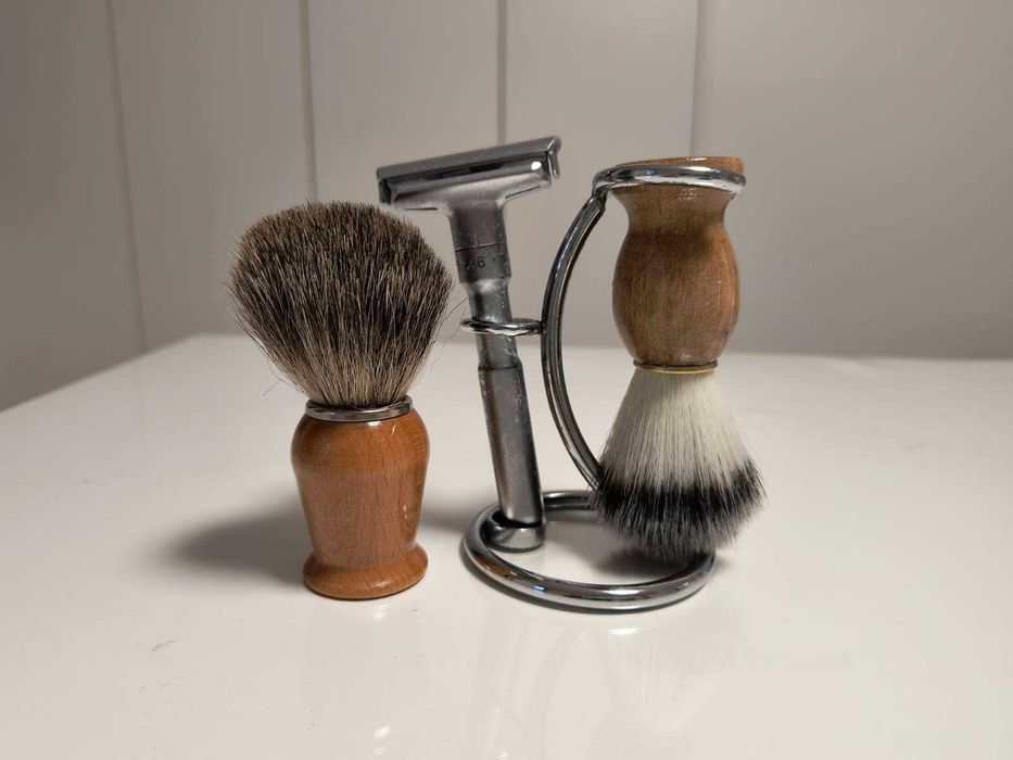 Zestaw do golenia z pędzlami z włosia borsuka