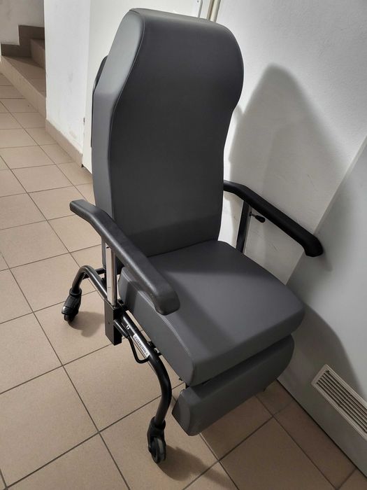 Fotel z możliwością leżenia dla osoby niepełnosprawnej, starszej Radom
