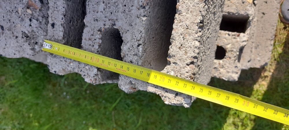 Pustaki bloczki betonowe