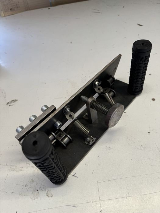 Приспособление для спуска ножей