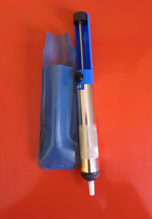 Професійний отсос олова при проведенні паяльних робіт.