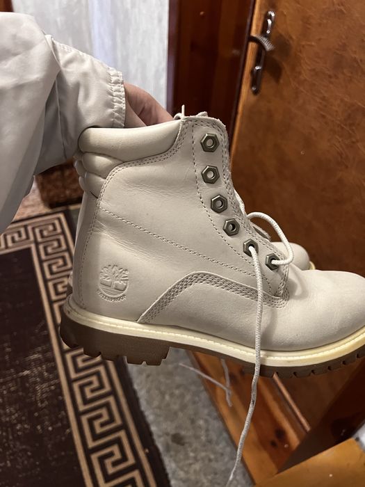 Стильні,світлі ботинки на осінь-весну