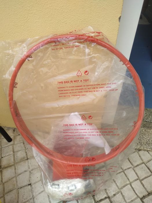 Cesto de basquetebol