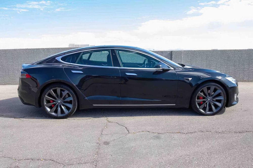 Tesla Model S P100D      2017