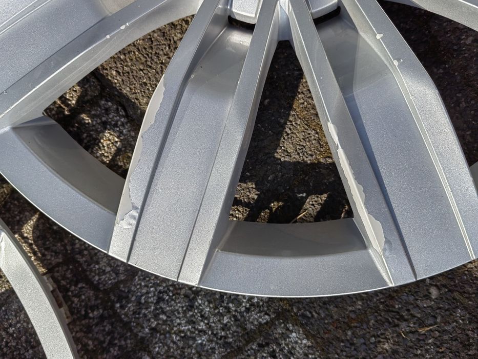 17" Kołpaki VW Tiguan Komplet Oryginaln Bardzo Ładne Golf  Passat 2