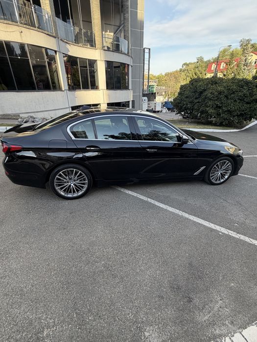 BMW 5 Series 2018 VIN WBAJA7C58JWC76345 фото оголошення 4 з 8