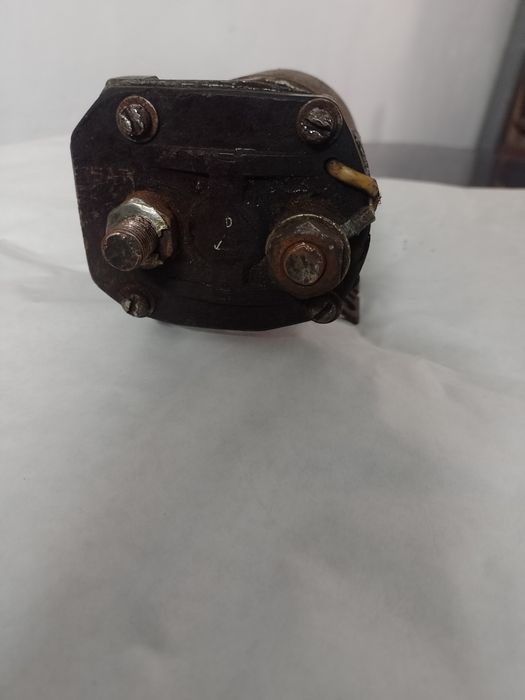 Втягующе  реле  стартера