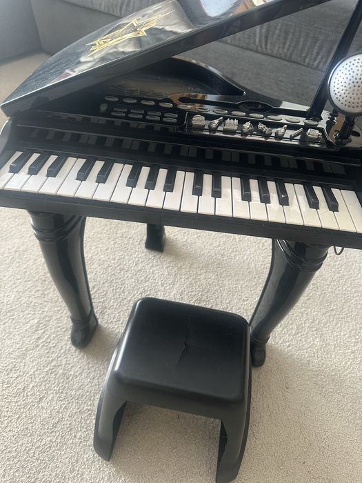 Piano crianca microfone