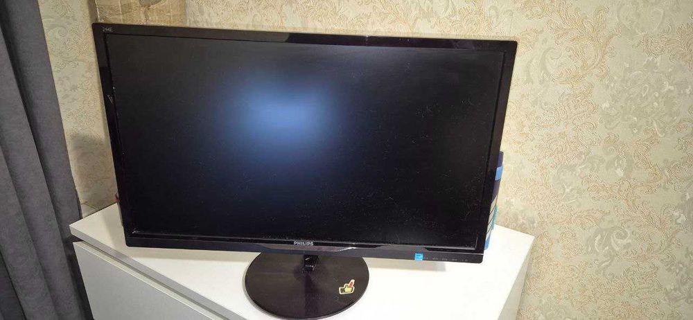 Philips 244E5Q — це 23.8-дюймовий Full HD монітор