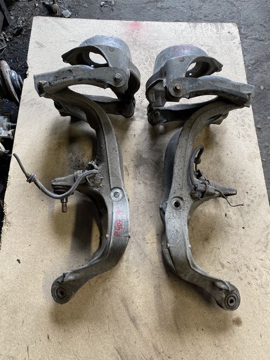 Wahacz Peugeot 407 zwrotnica noga odlew przód lewa